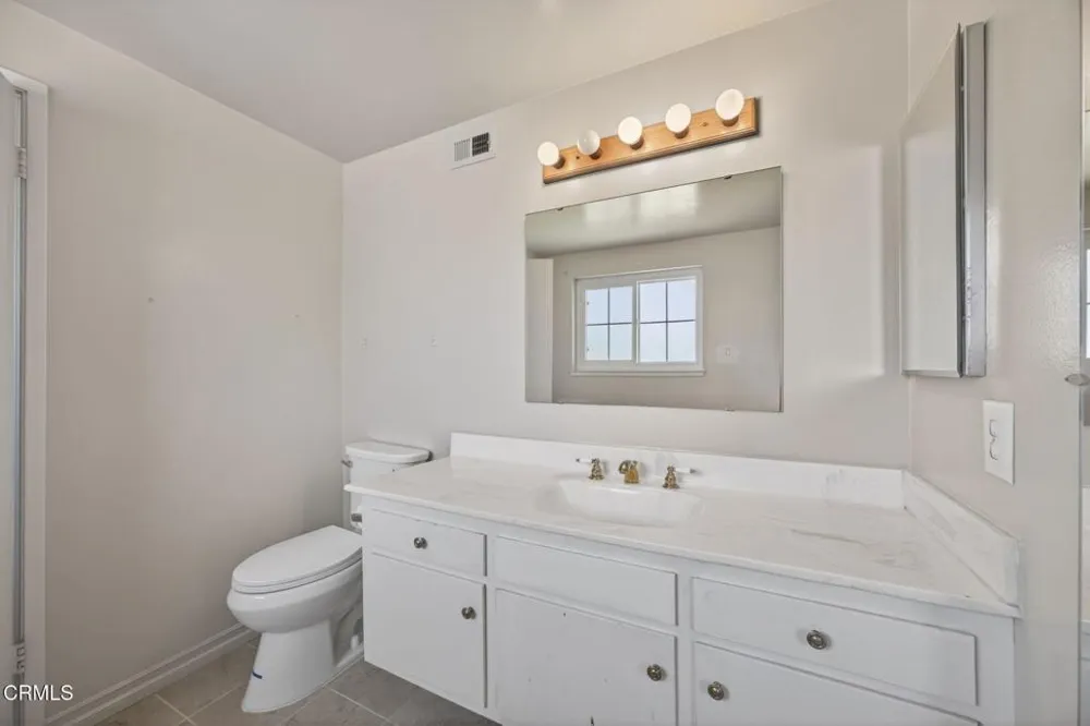 1594 Hobart Drive Camarillo, CA 93010