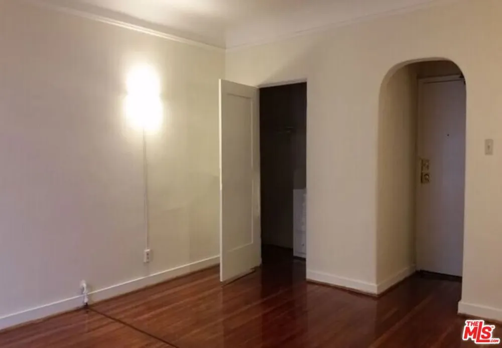 607 S Dunsmuir Avenue Los Angeles, CA 90036