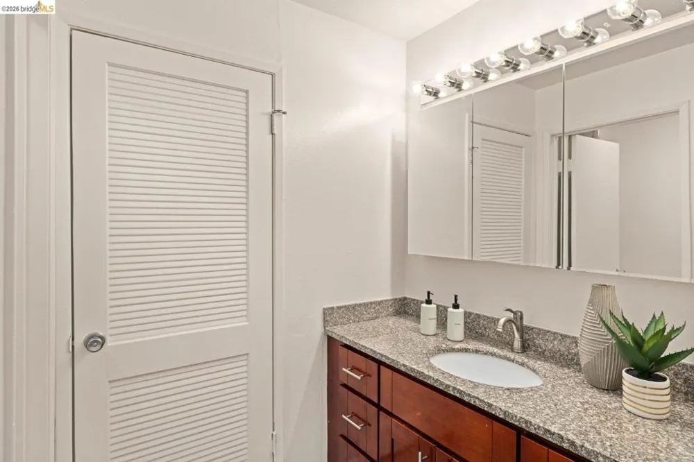 385 Jayne Ave #109 Oakland, CA 94610