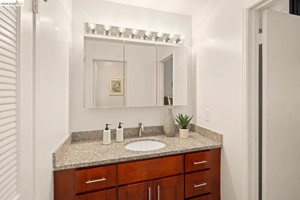 385 Jayne Ave #109 Oakland, CA 94610