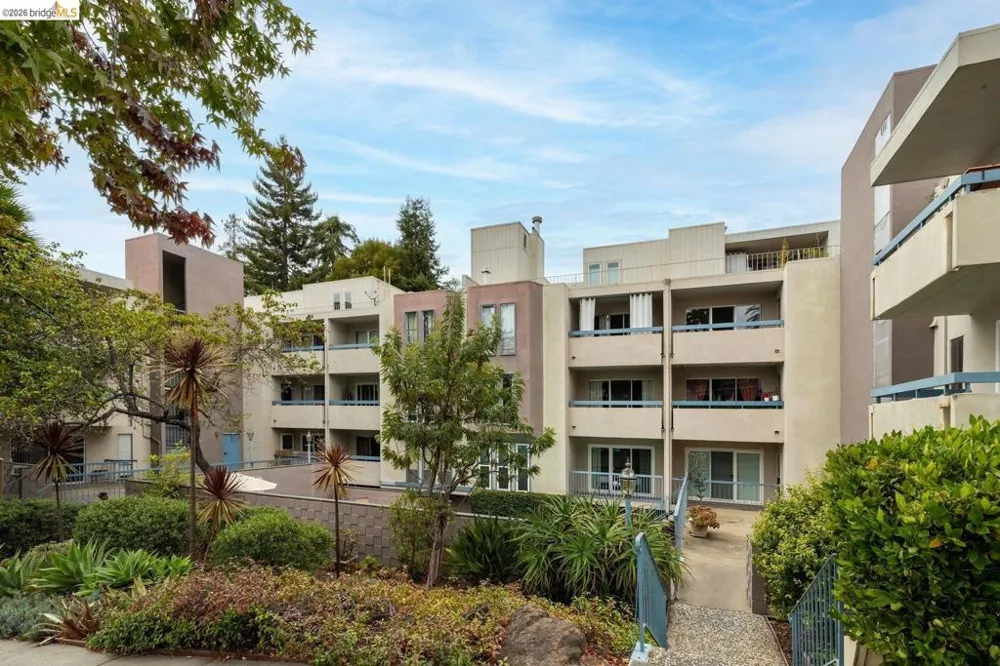 385 Jayne Ave #109 Oakland, CA 94610