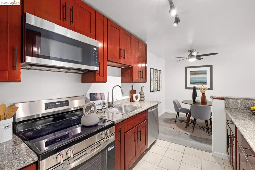 385 Jayne Ave #109 Oakland, CA 94610