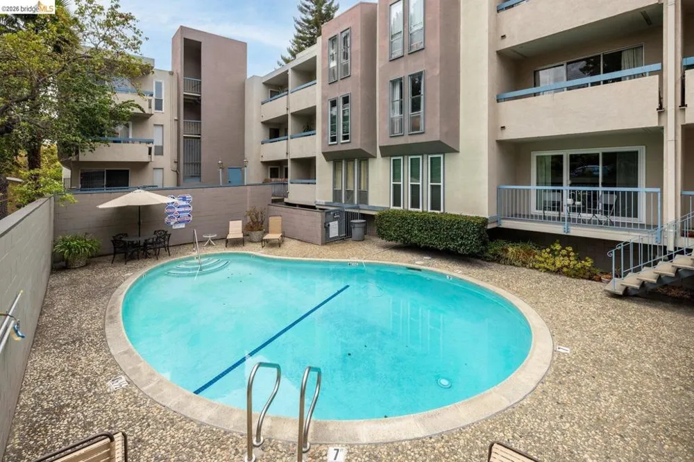 385 Jayne Ave #109 Oakland, CA 94610
