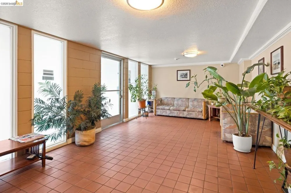 385 Jayne Ave #109 Oakland, CA 94610
