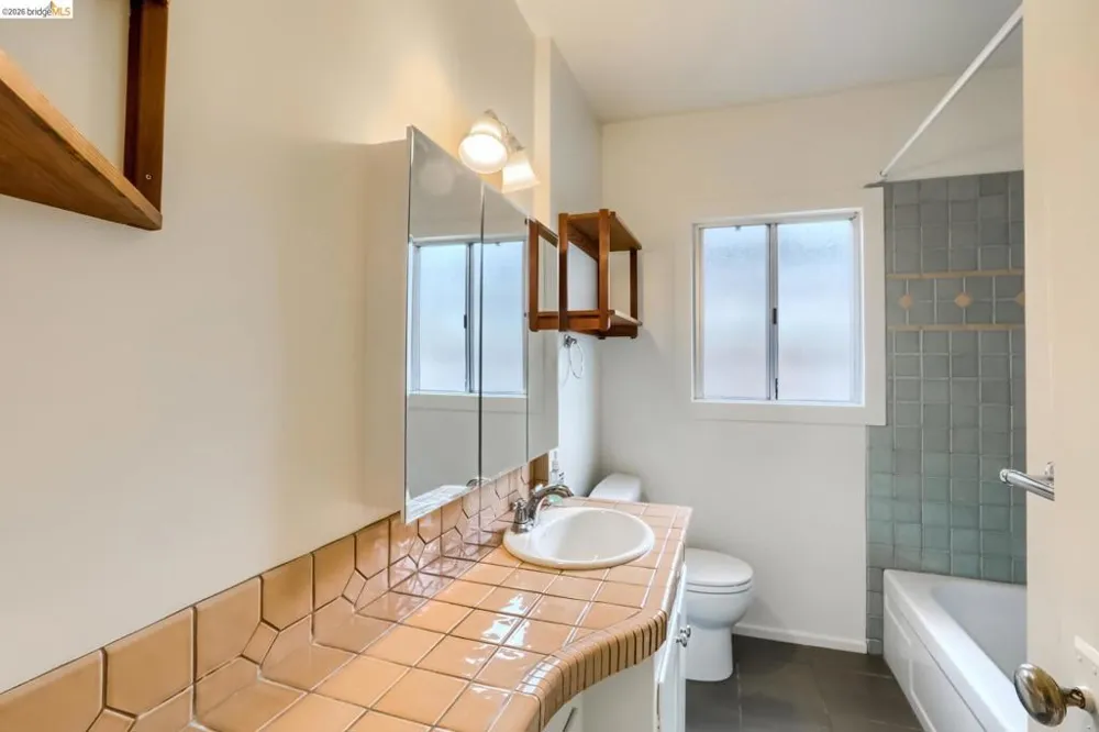 1265 Hopkins St Berkeley, CA 94702