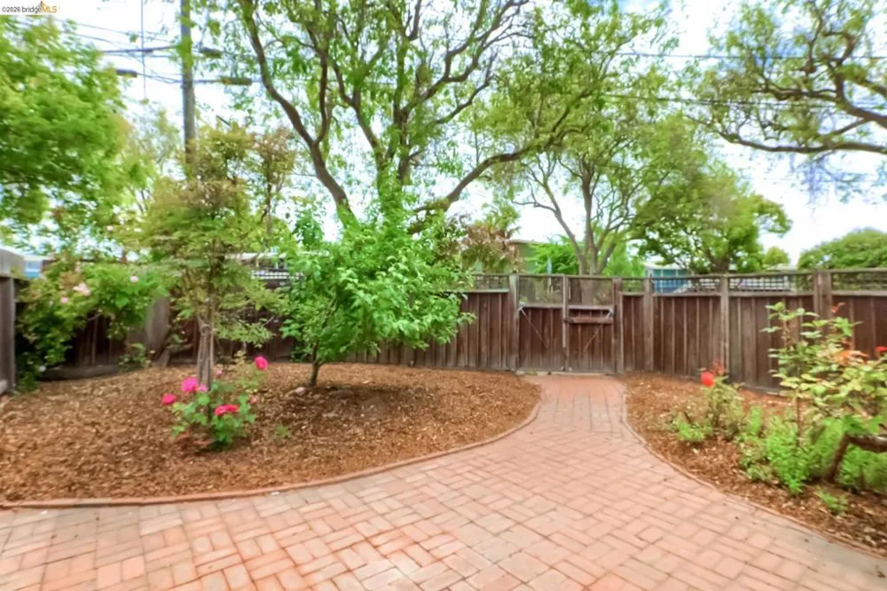 1269 Hopkins St Berkeley, CA 94702