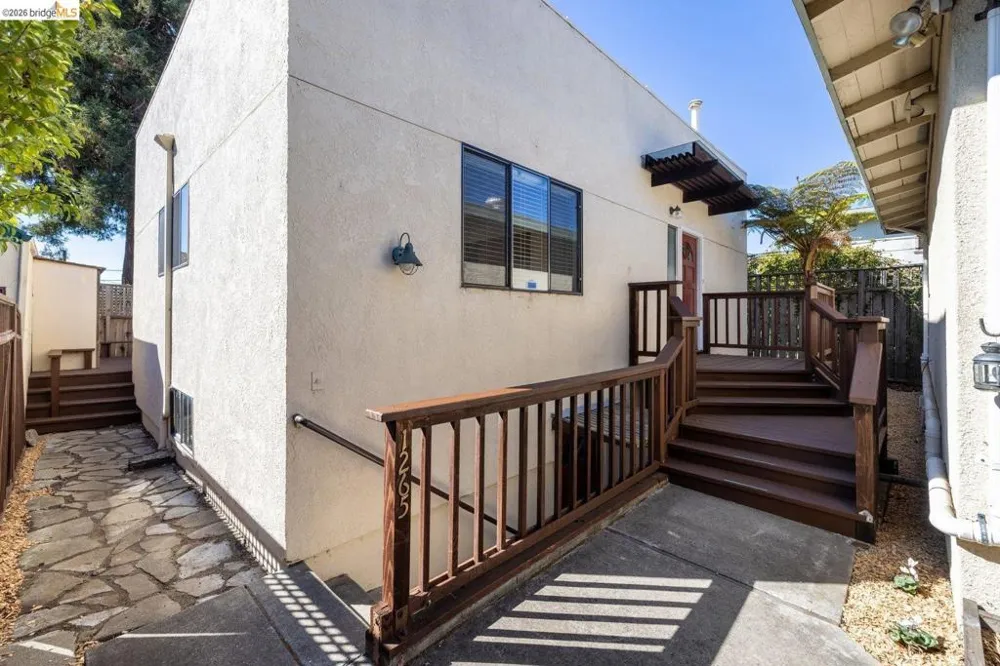 1269 Hopkins St Berkeley, CA 94702