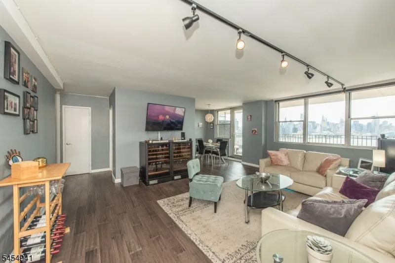 6040 BOULEVARD EAST #6F Unit 6F West New York Town, NJ 07093