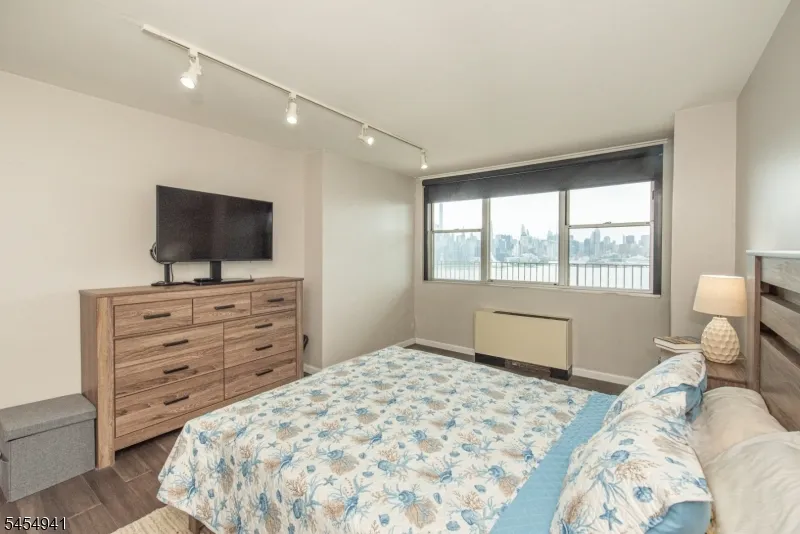 6040 BOULEVARD EAST #6F Unit 6F West New York Town, NJ 07093