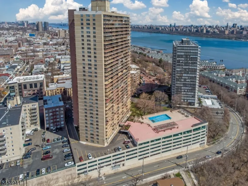 6040 BOULEVARD EAST #6F Unit 6F West New York Town, NJ 07093