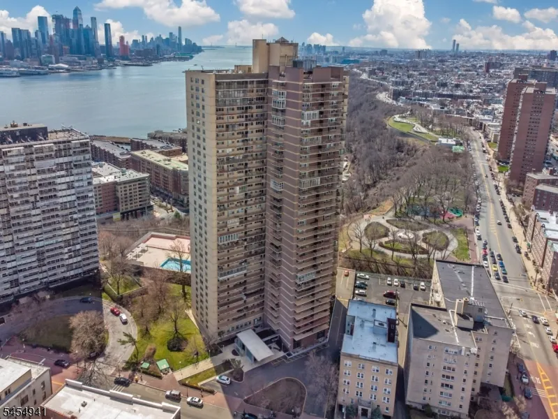 6040 BOULEVARD EAST #6F Unit 6F West New York Town, NJ 07093