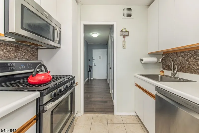 6040 BOULEVARD EAST #6F Unit 6F West New York Town, NJ 07093