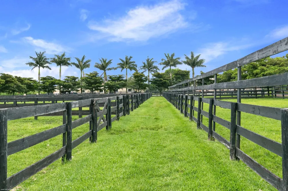 2389 KING TERRACE Wellington, FL 33414