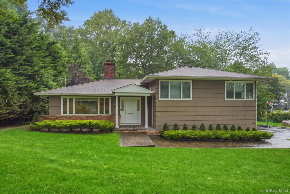 29 Sycamore Drive Roslyn, NY 11576