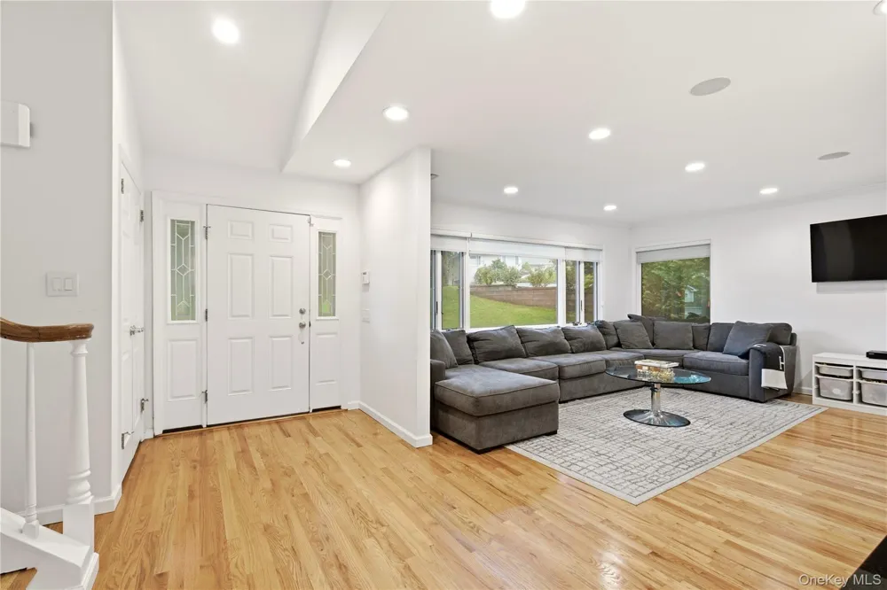 29 Sycamore Drive Roslyn, NY 11576