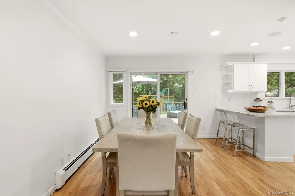 29 Sycamore Drive Roslyn, NY 11576
