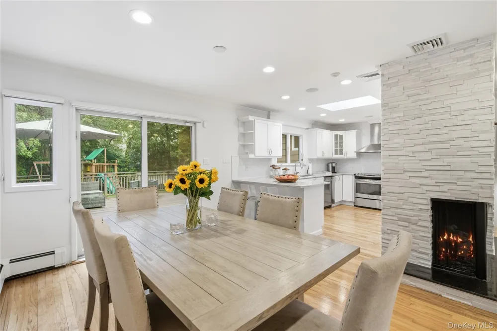 29 Sycamore Drive Roslyn, NY 11576