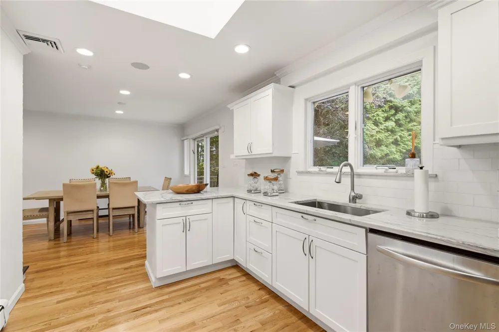 29 Sycamore Drive Roslyn, NY 11576