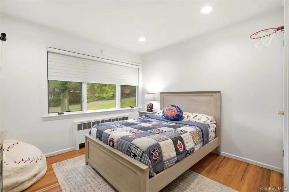 29 Sycamore Drive Roslyn, NY 11576