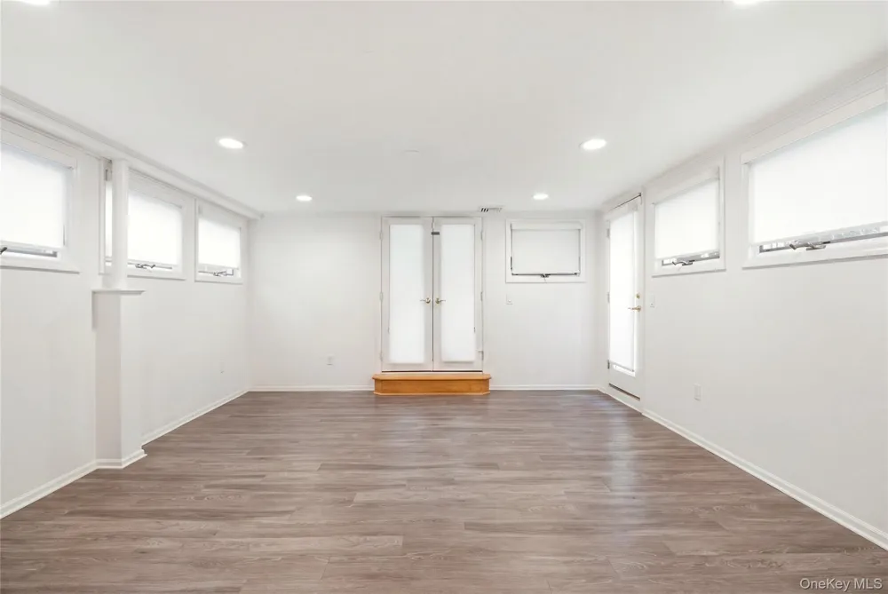 29 Sycamore Drive Roslyn, NY 11576