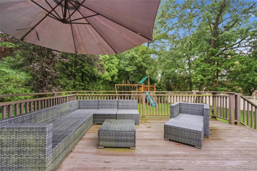 29 Sycamore Drive Roslyn, NY 11576
