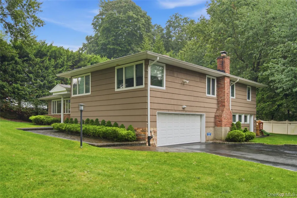 29 Sycamore Drive Roslyn, NY 11576
