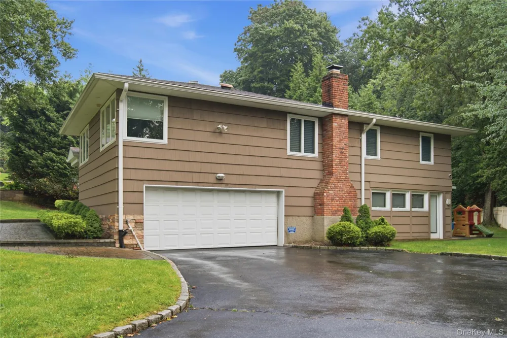 29 Sycamore Drive Roslyn, NY 11576