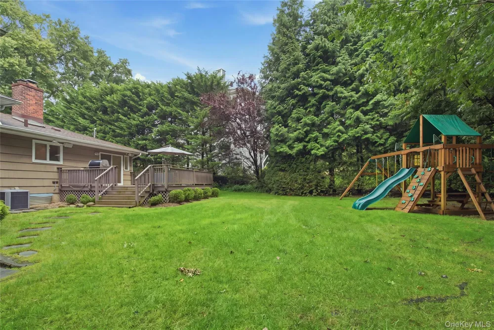 29 Sycamore Drive Roslyn, NY 11576