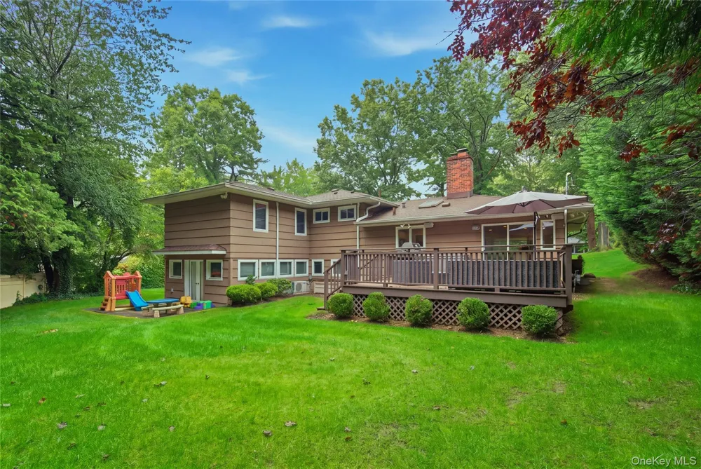 29 Sycamore Drive Roslyn, NY 11576