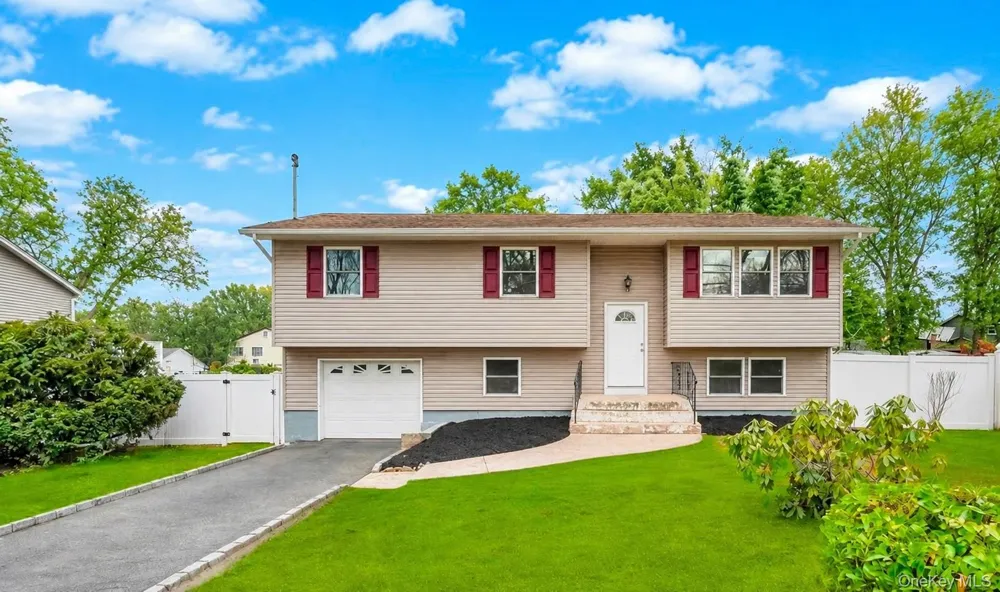 339 Avenue B Ronkonkoma, NY 11779