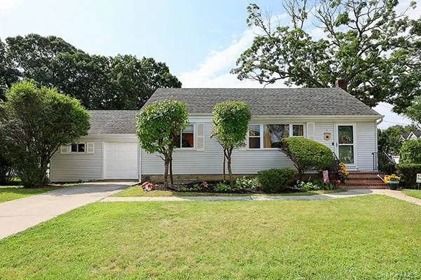384 Michigan Avenue Massapequa Park, NY 11762