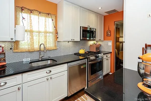 384 Michigan Avenue Massapequa Park, NY 11762