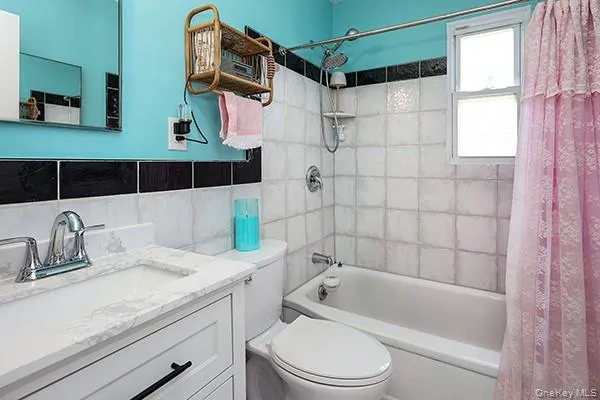 384 Michigan Avenue Massapequa Park, NY 11762
