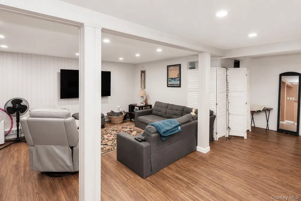 384 Michigan Avenue Massapequa Park, NY 11762