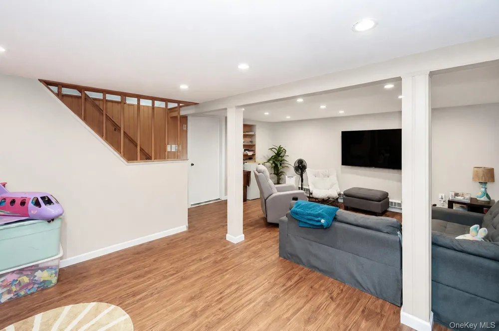 384 Michigan Avenue Massapequa Park, NY 11762