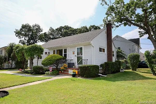 384 Michigan Avenue Massapequa Park, NY 11762