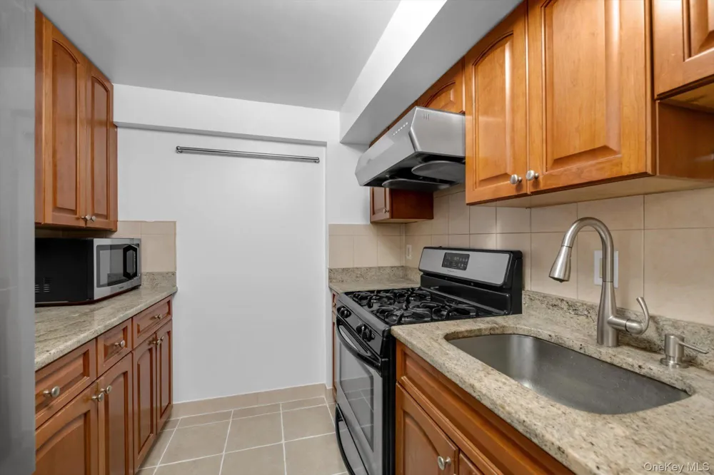 6434 Grand Central Parkway #3G Forest Hills, NY 11375