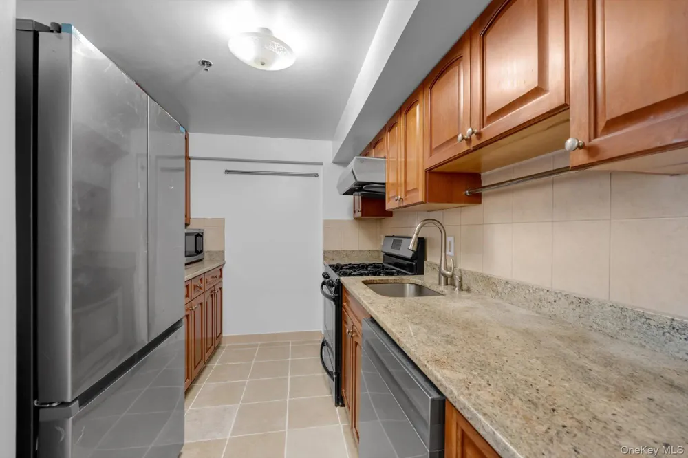 6434 Grand Central Parkway #3G Forest Hills, NY 11375