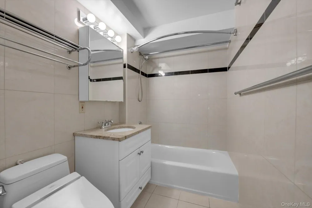 6434 Grand Central Parkway #3G Forest Hills, NY 11375