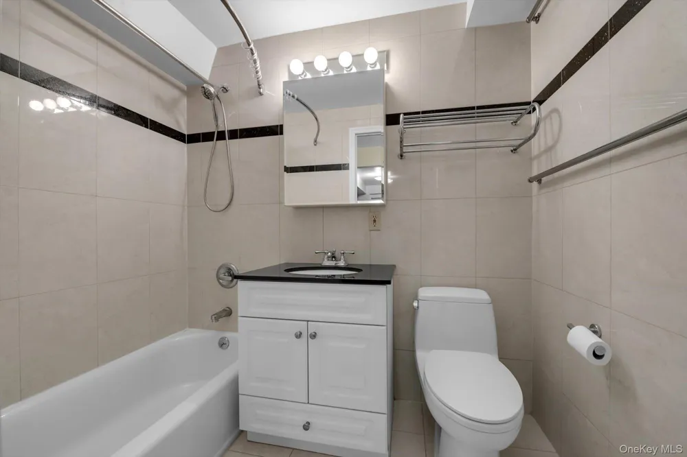 6434 Grand Central Parkway #3G Forest Hills, NY 11375