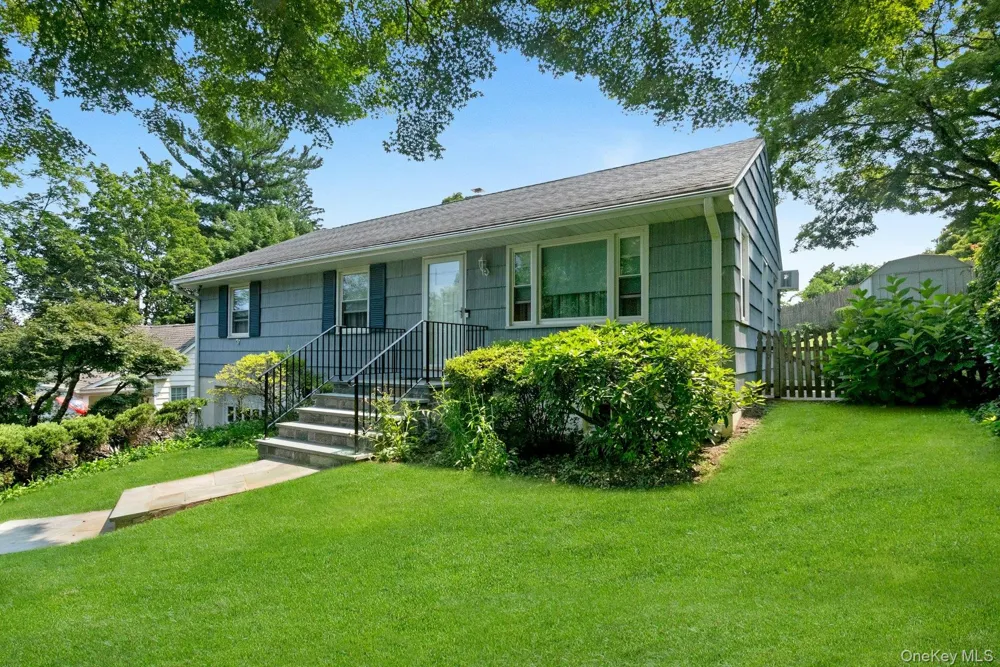 874 Linda Avenue Thornwood, NY 10594