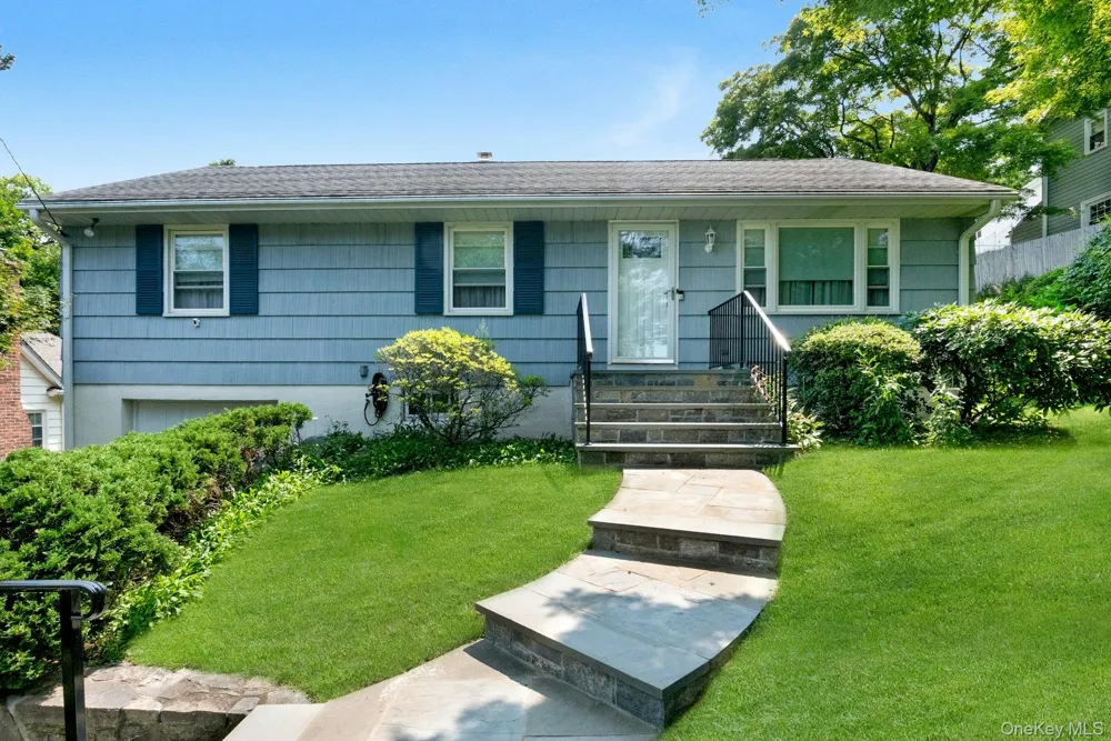 874 Linda Avenue Thornwood, NY 10594