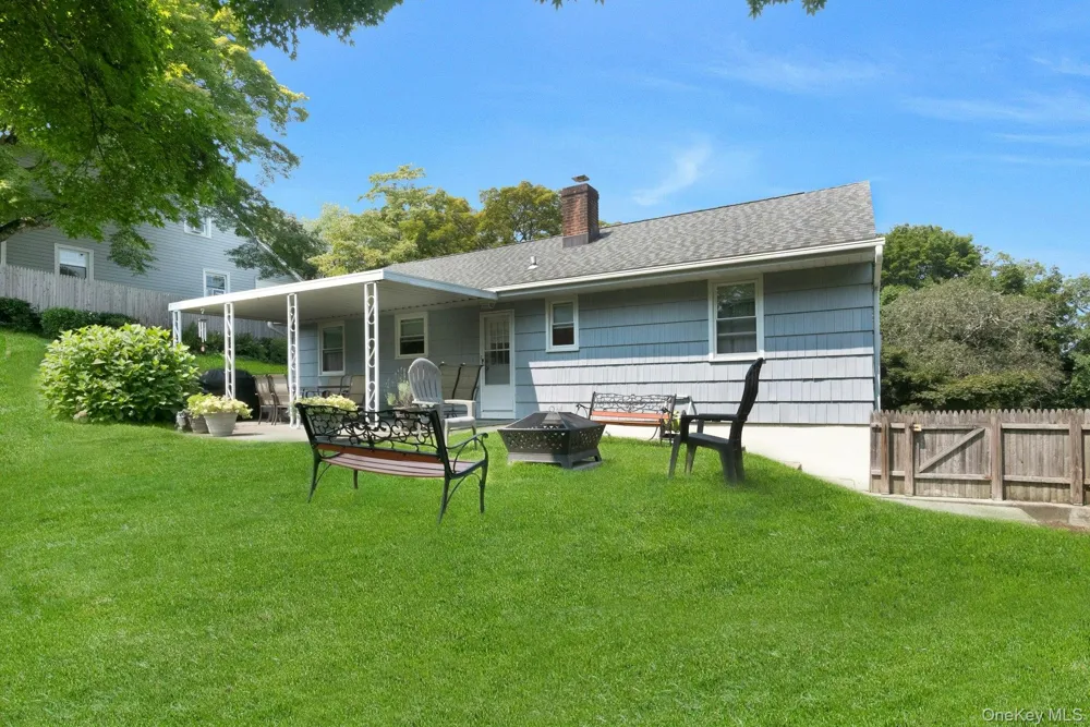 874 Linda Avenue Thornwood, NY 10594