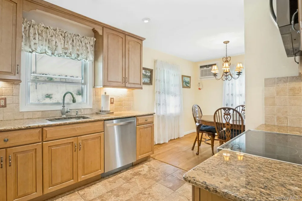 874 Linda Avenue Thornwood, NY 10594