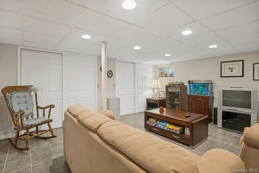 874 Linda Avenue Thornwood, NY 10594