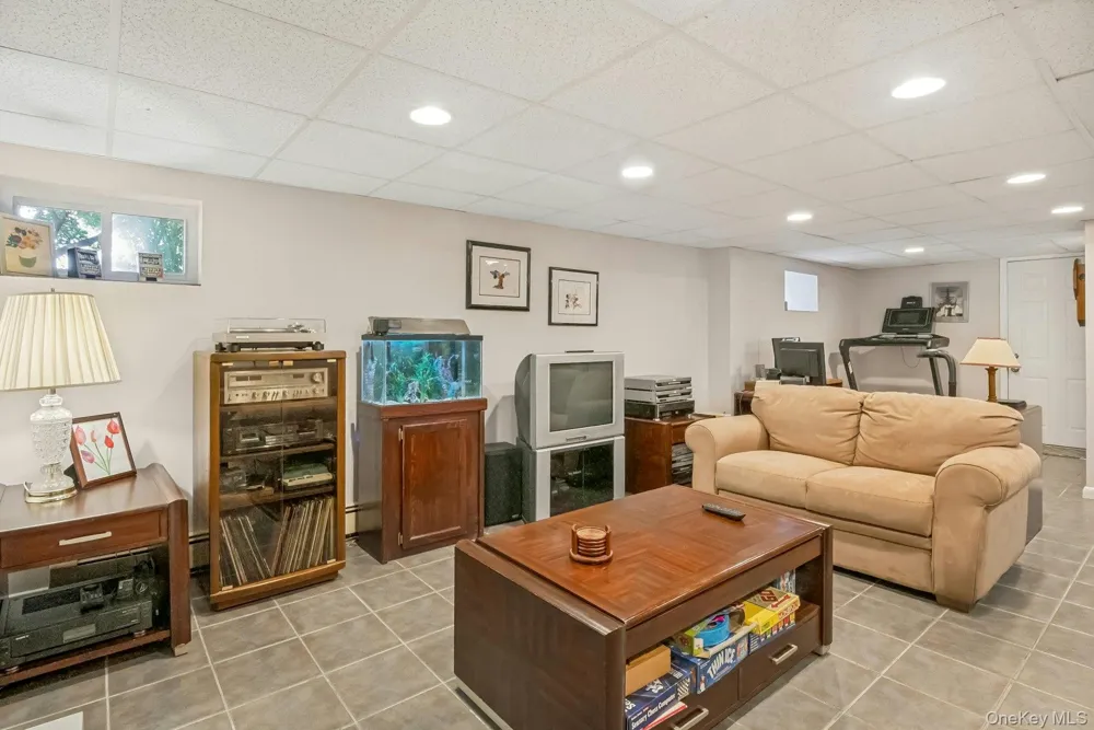 874 Linda Avenue Thornwood, NY 10594