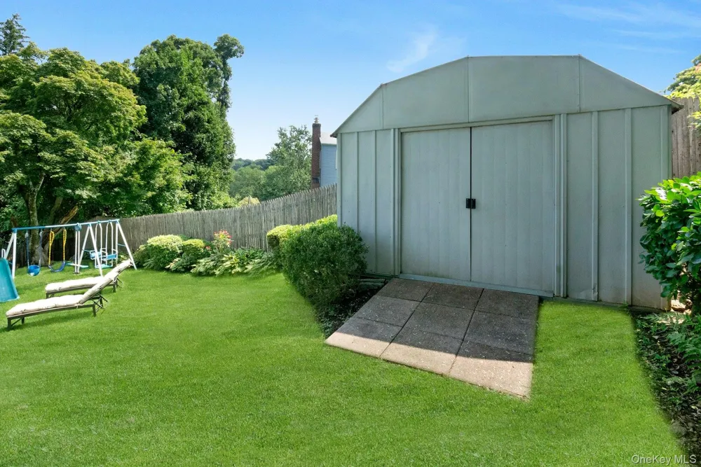 874 Linda Avenue Thornwood, NY 10594