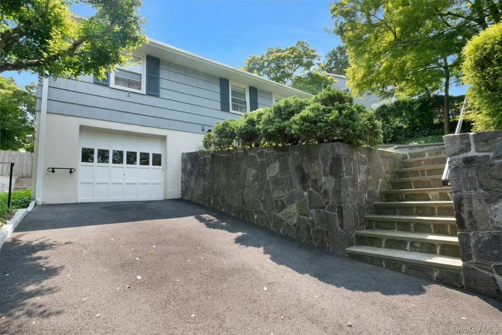 874 Linda Avenue Thornwood, NY 10594