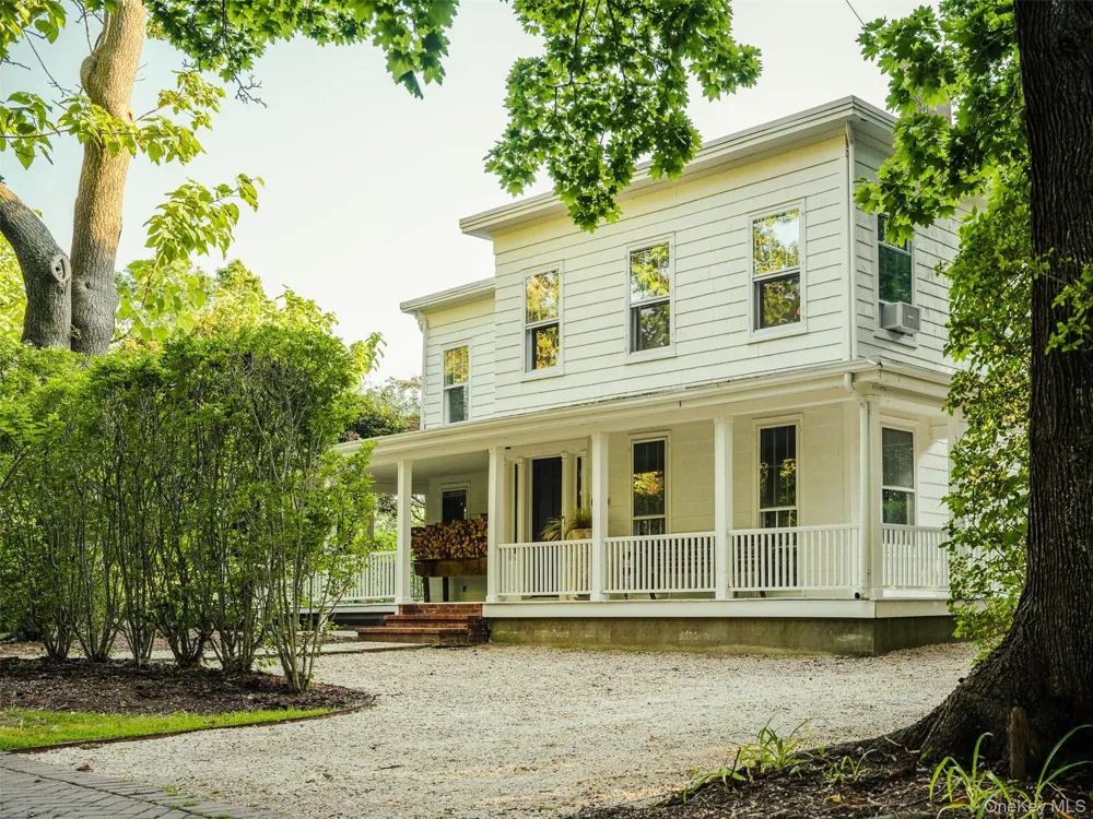 1200 Indian Neck Lane Peconic, NY 11958