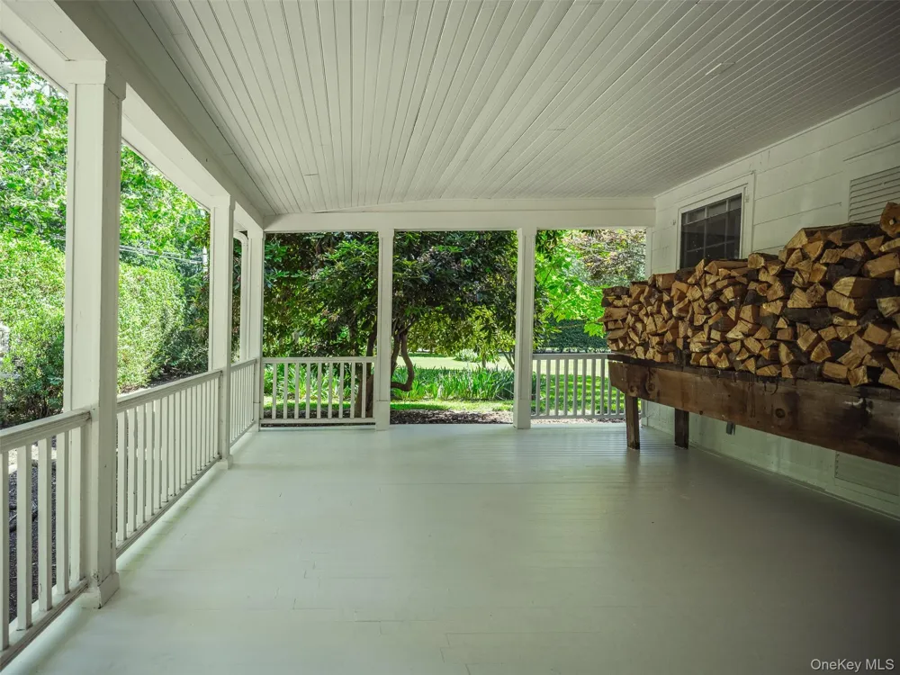 1200 Indian Neck Lane Peconic, NY 11958